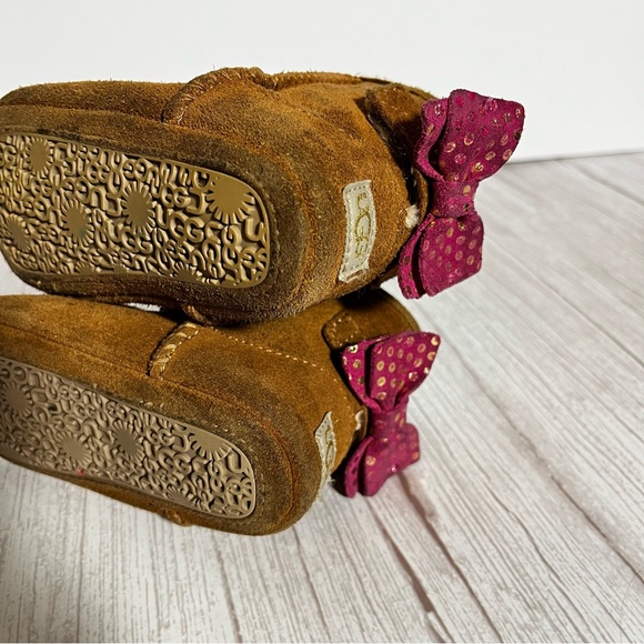 Infant Baby UGG Leather Boots Size 4/5 Chestnut Brown With Pink Bow Cozy Warm - Picture 9 of 14